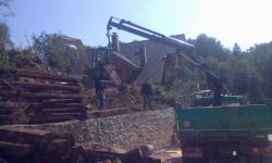Postavitev lesenih pragov za škarpo